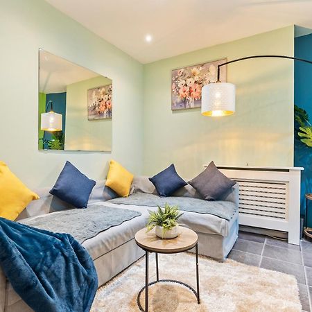 Comfy 4Br House Close To Subway Лондон Екстериор снимка