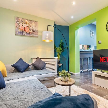 Comfy 4Br House Close To Subway Лондон Екстериор снимка