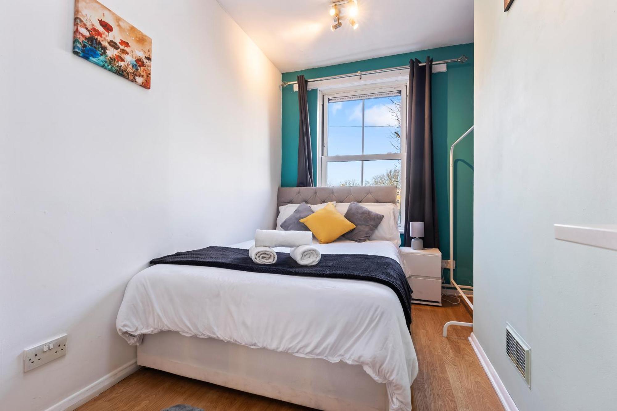 Comfy 4Br House Close To Subway Лондон Екстериор снимка