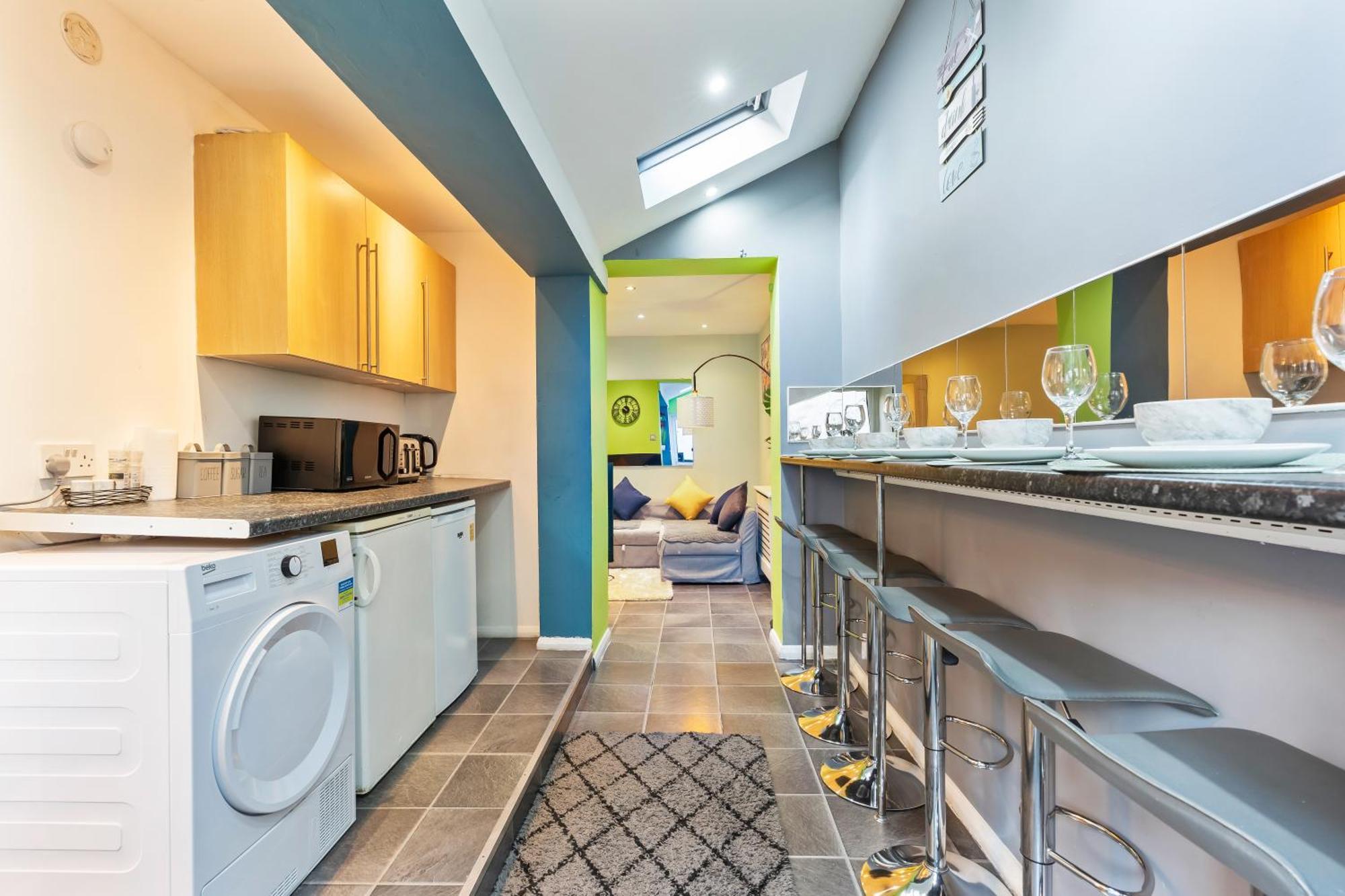 Comfy 4Br House Close To Subway Лондон Екстериор снимка