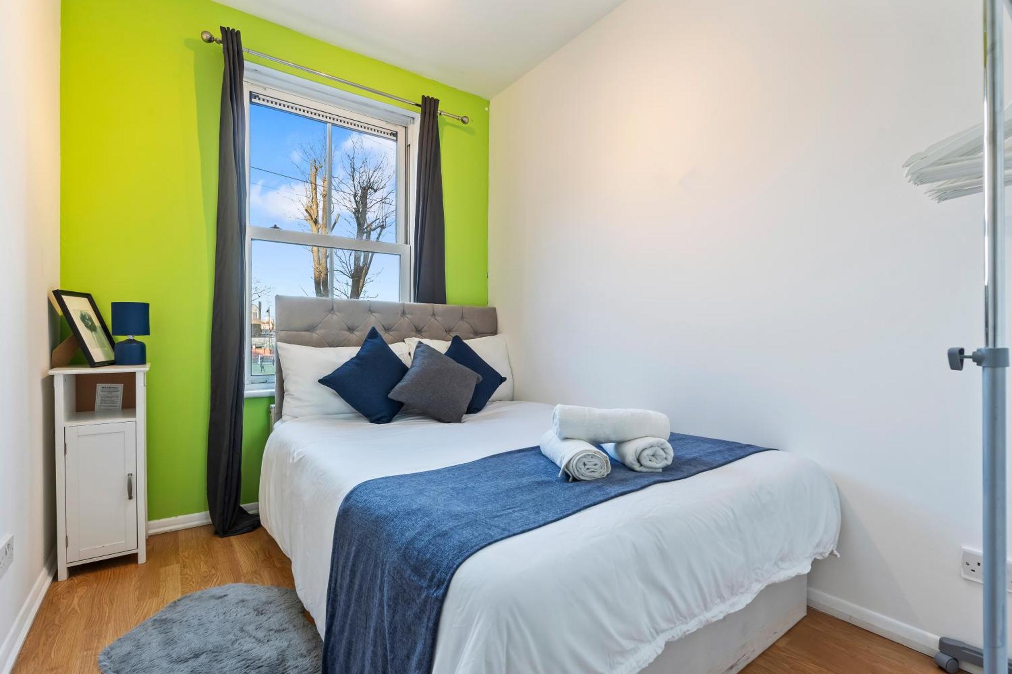 Comfy 4Br House Close To Subway Лондон Екстериор снимка