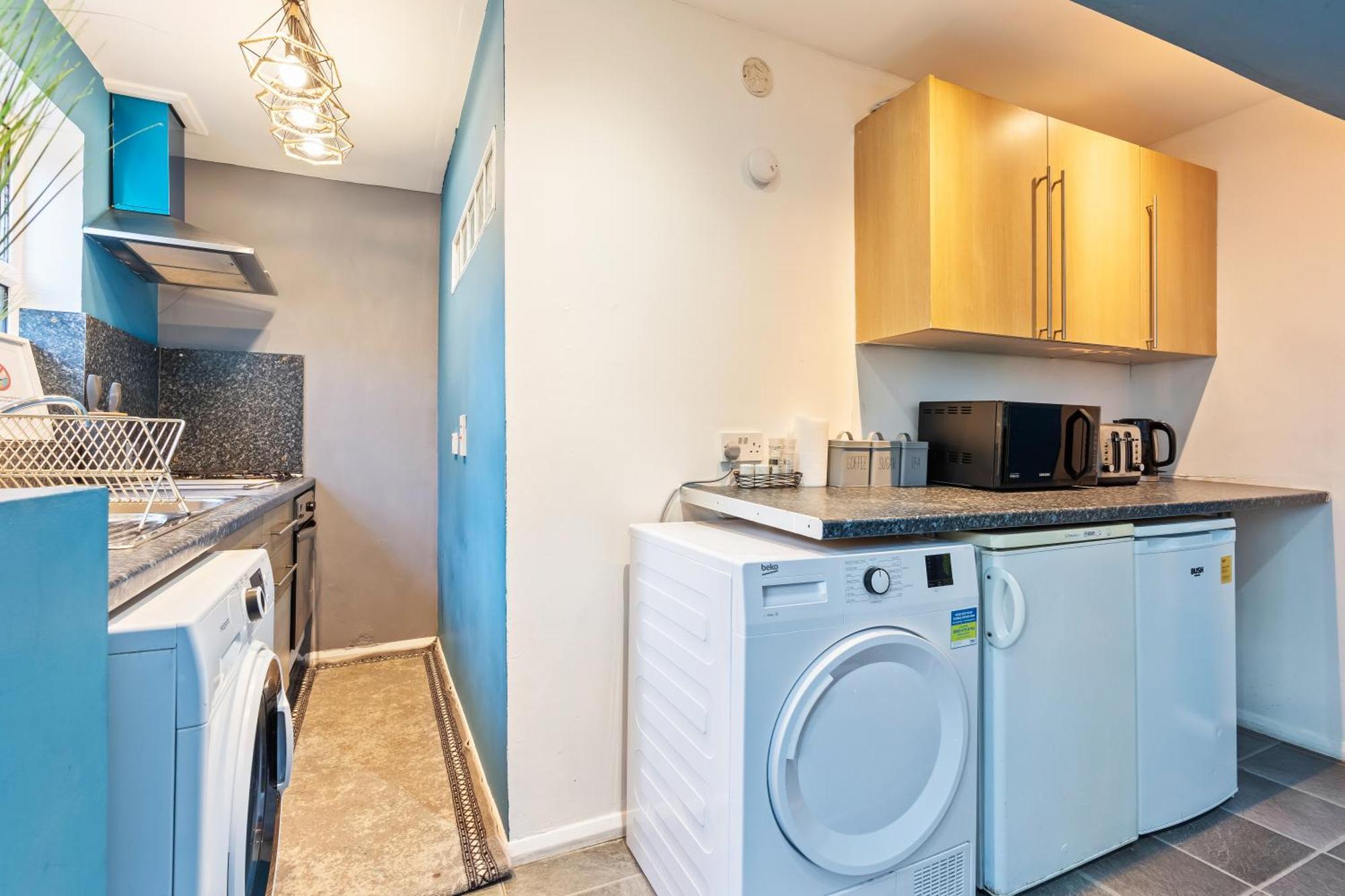 Comfy 4Br House Close To Subway Лондон Екстериор снимка