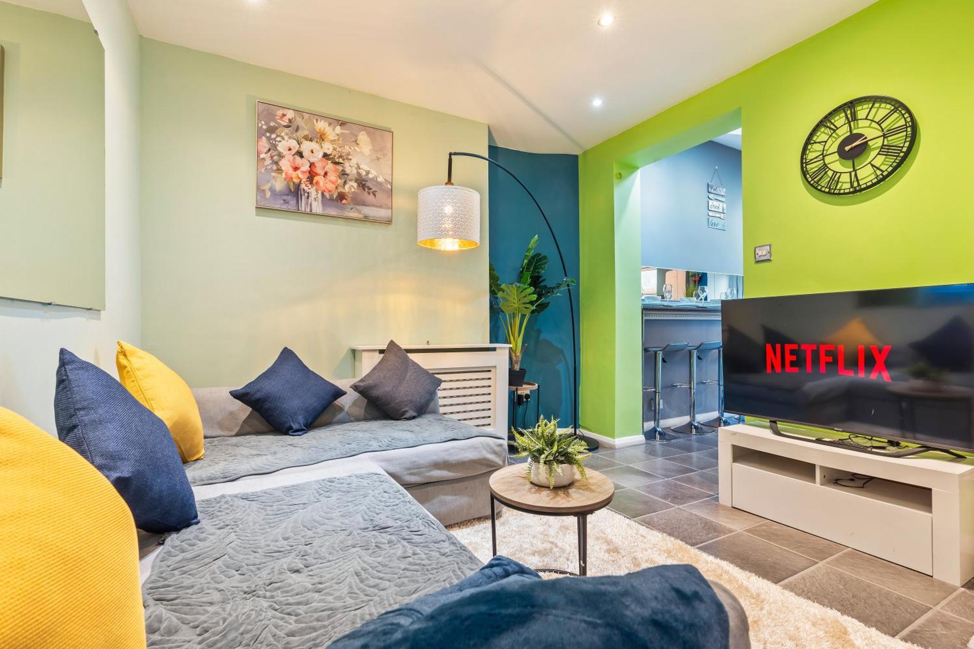 Comfy 4Br House Close To Subway Лондон Екстериор снимка