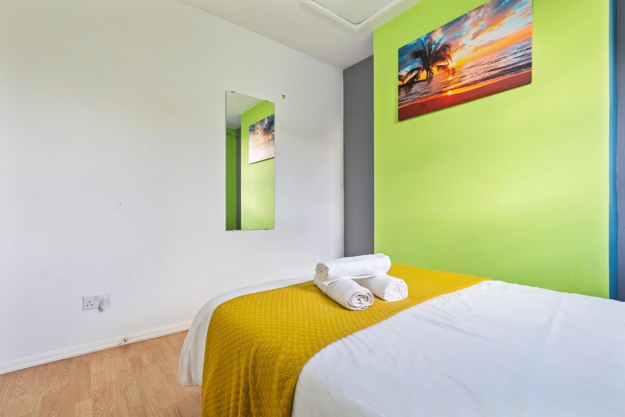 Comfy 4Br House Close To Subway Лондон Екстериор снимка